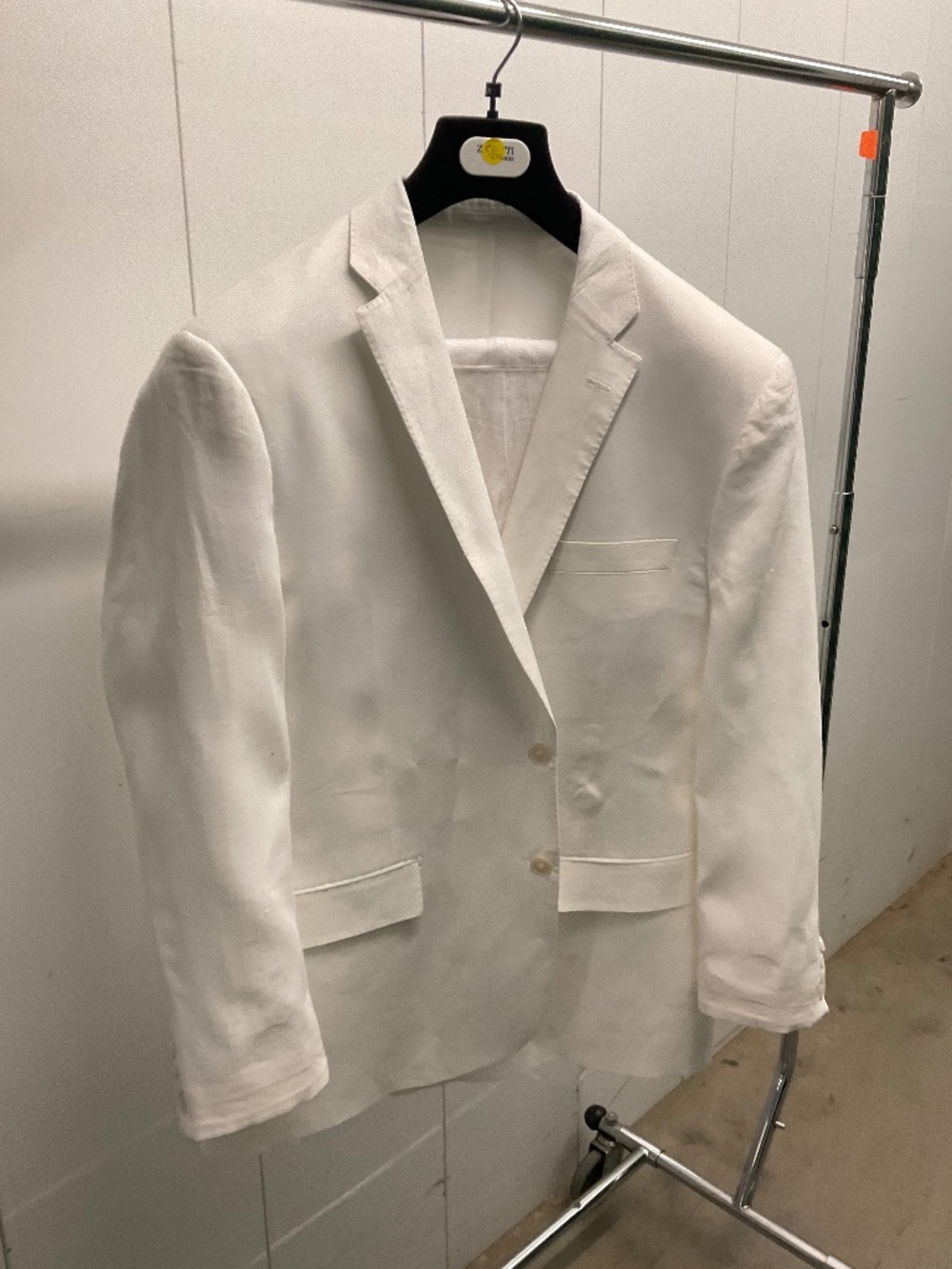 Linen white suit size 50 Reg by ENZO
